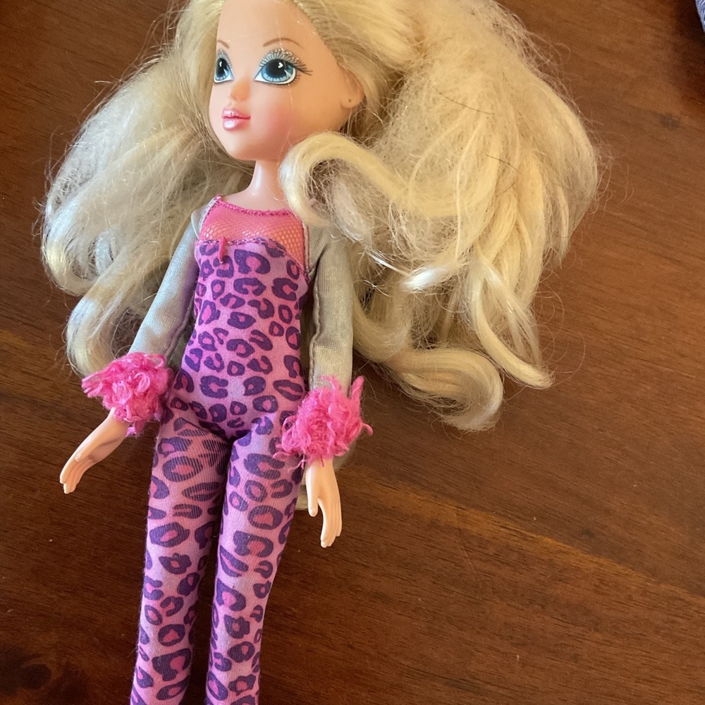 Moxie girls Avery mga 2009 doll